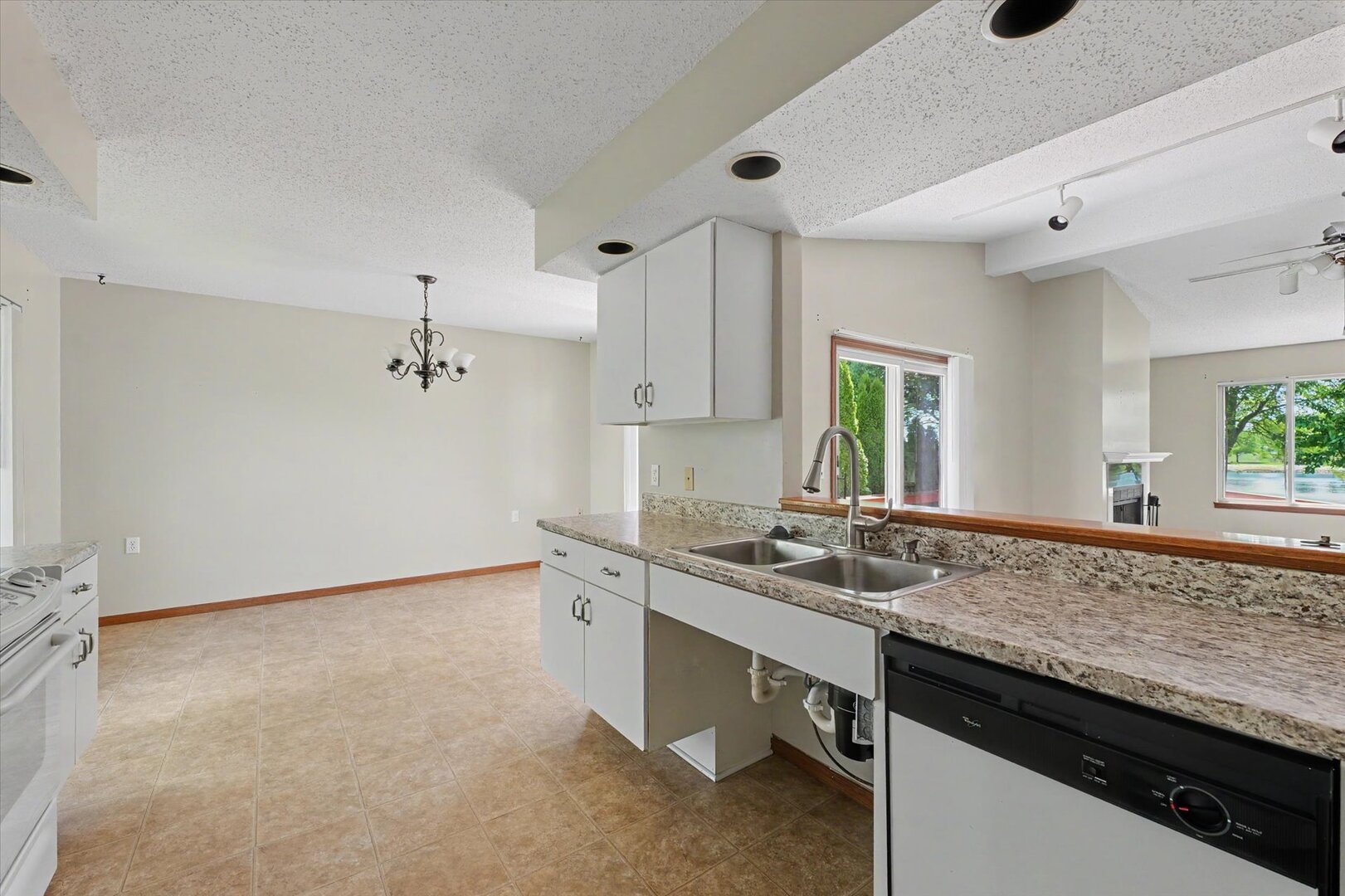 3403 Timberline Drive Property Photo 8