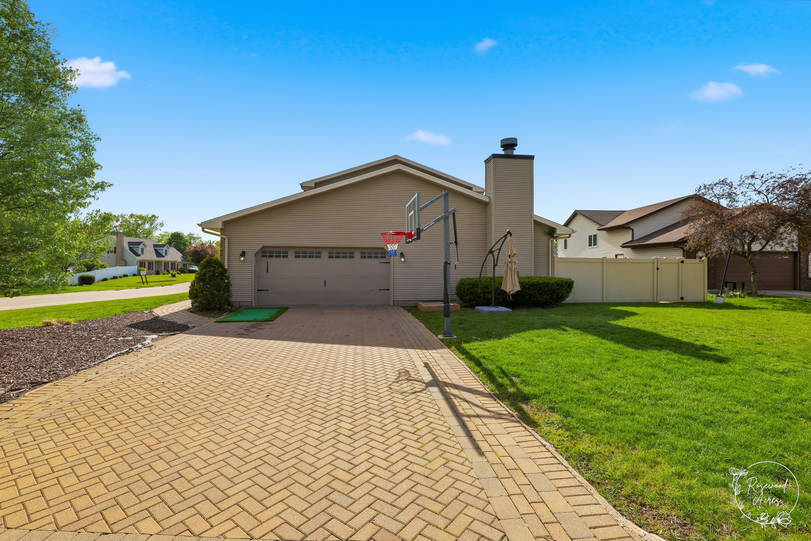 417 N Thames Court Property Photo 24