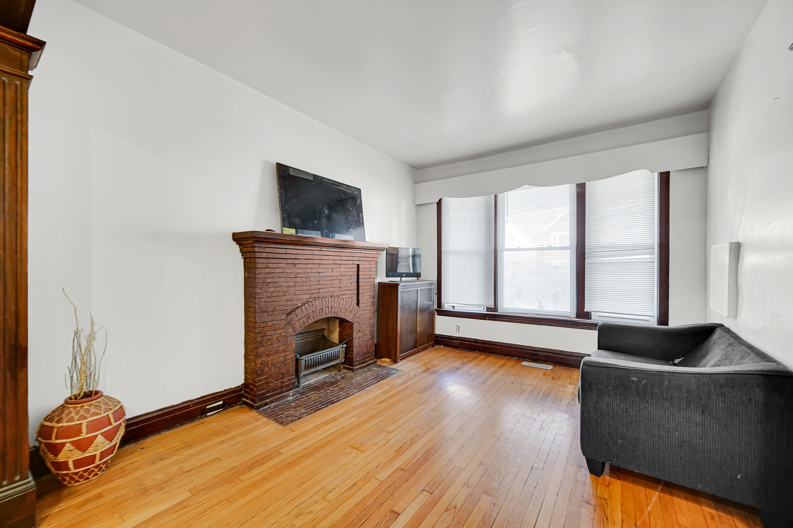 11317 S Indiana Avenue Property Photo 2