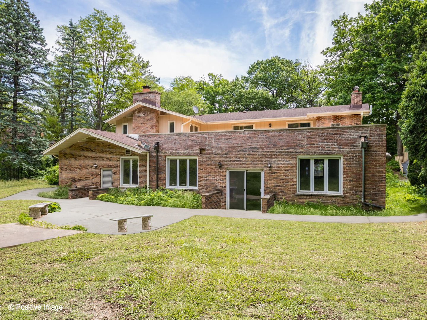 188 N Bloomingdale Road Property Photo 4