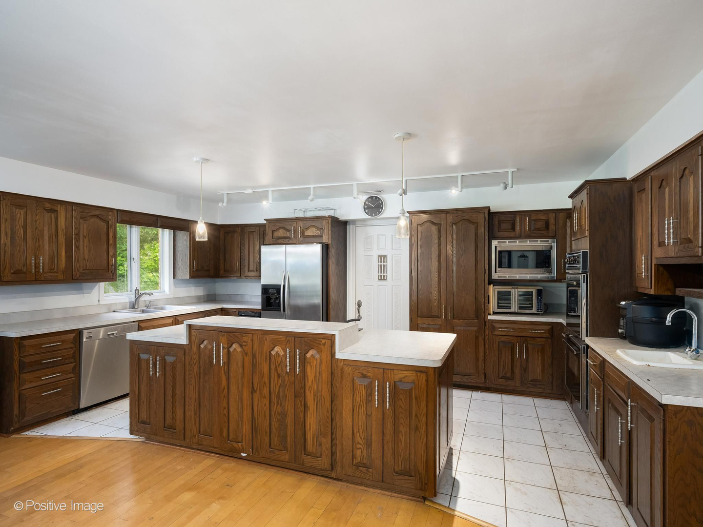 188 N Bloomingdale Road Property Photo 11
