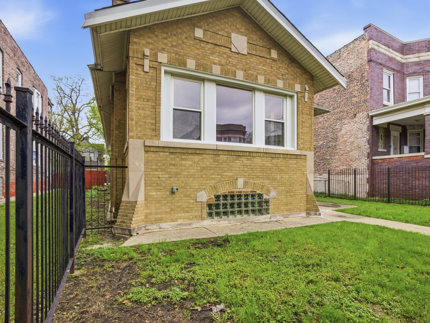 7815 S Emerald Avenue Property Photo 1