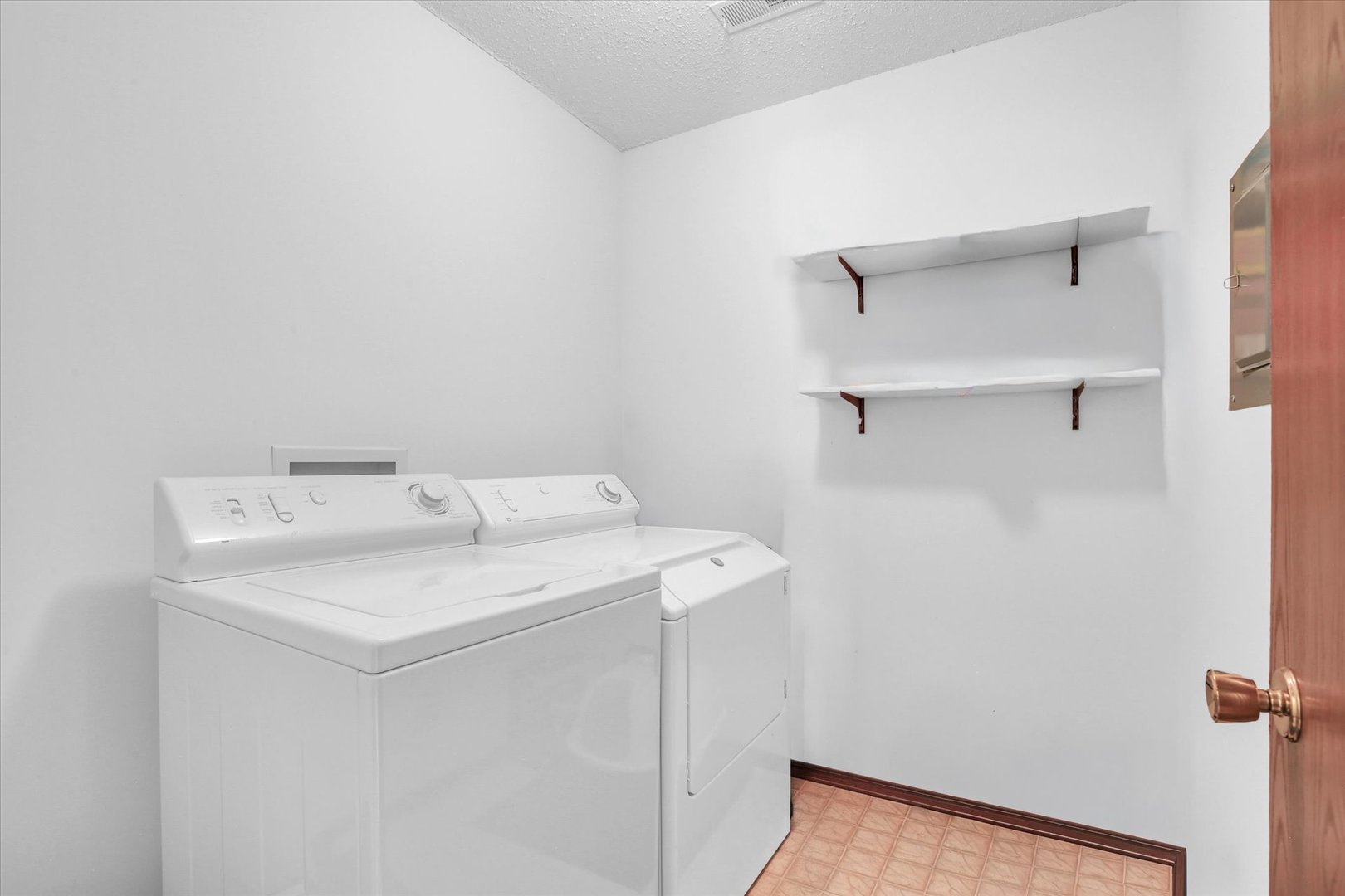 2108 Sunview Drive 2108 Property Photo 18