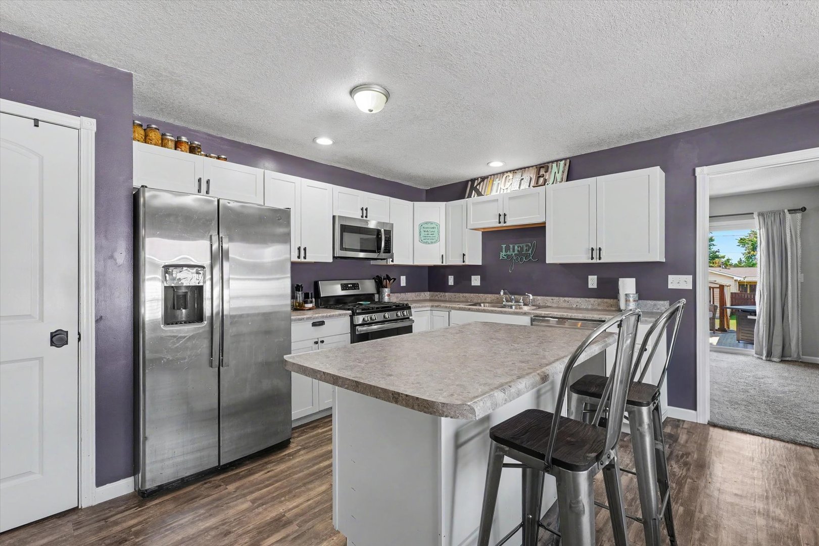 320 E Bogardus Street Property Photo 7