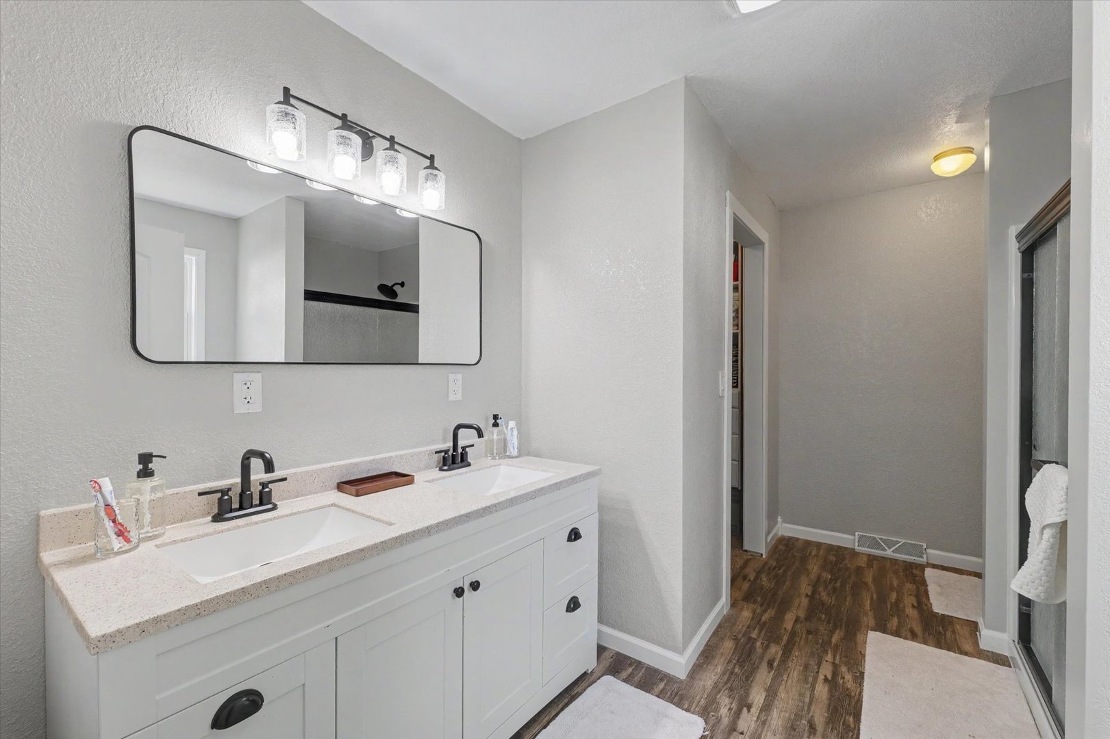 320 E Bogardus Street Property Photo 13