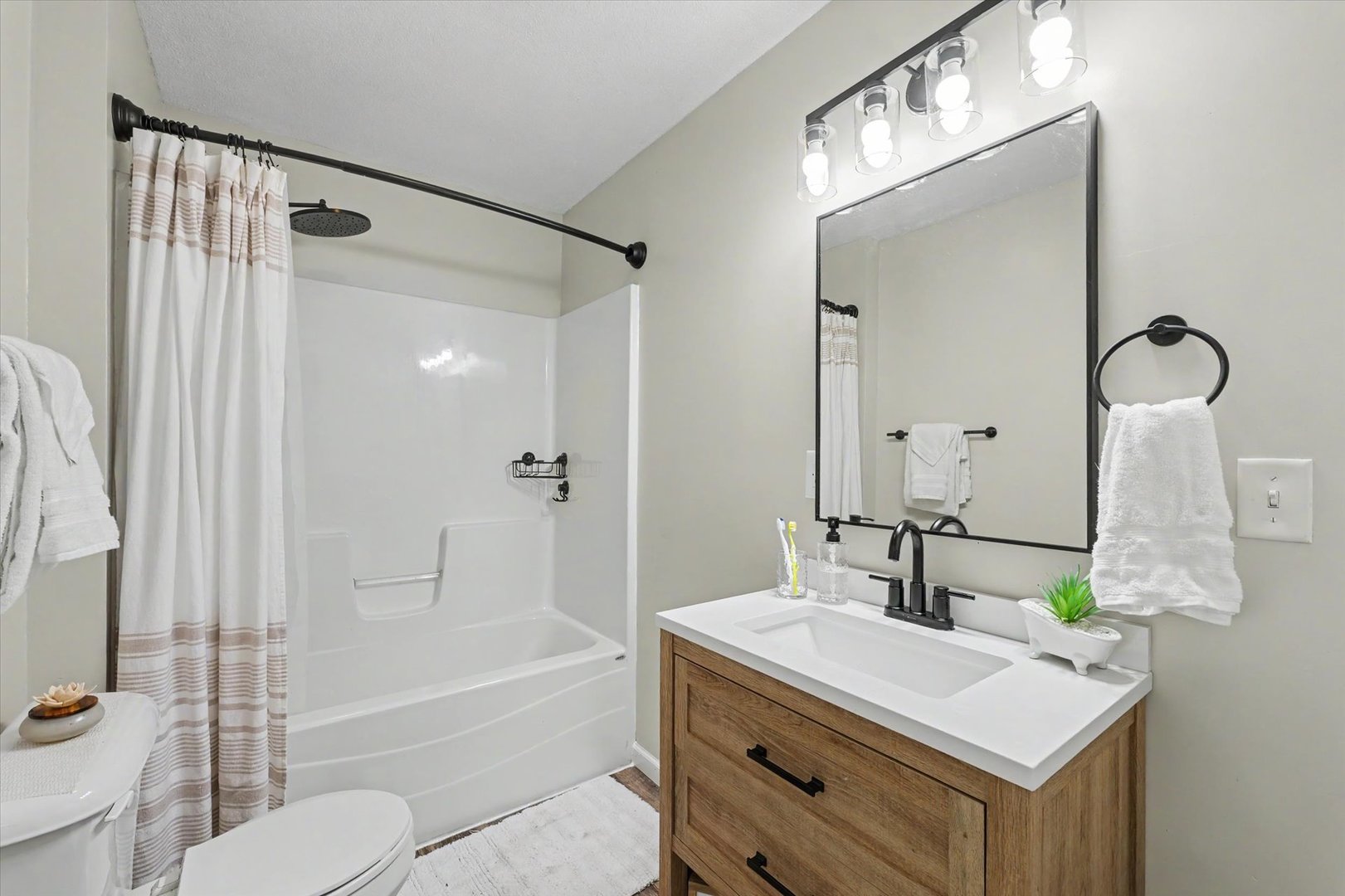 320 E Bogardus Street Property Photo 19