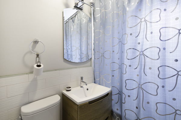 2623 Rhodes Avenue Property Photo 12