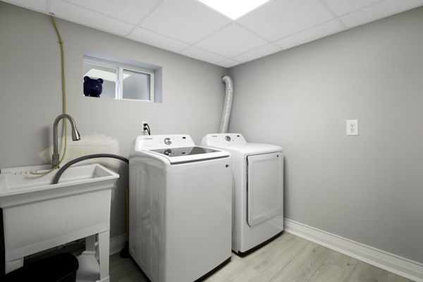2623 Rhodes Avenue Property Photo 15