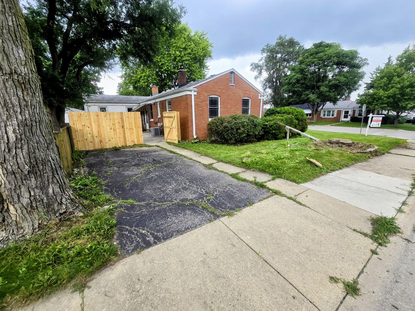 1640 N Prairie Avenue Property Photo 2