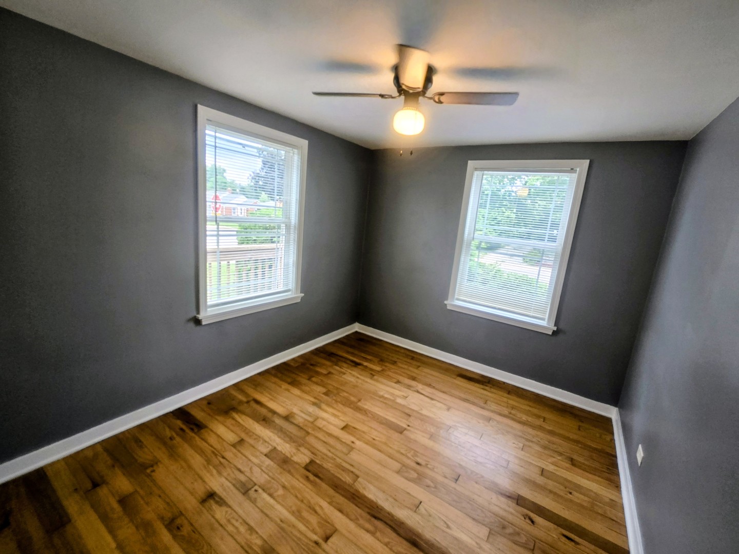 1640 N Prairie Avenue Property Photo 6
