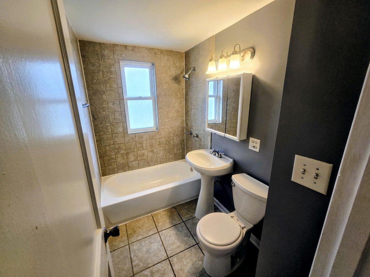 1640 N Prairie Avenue Property Photo 9