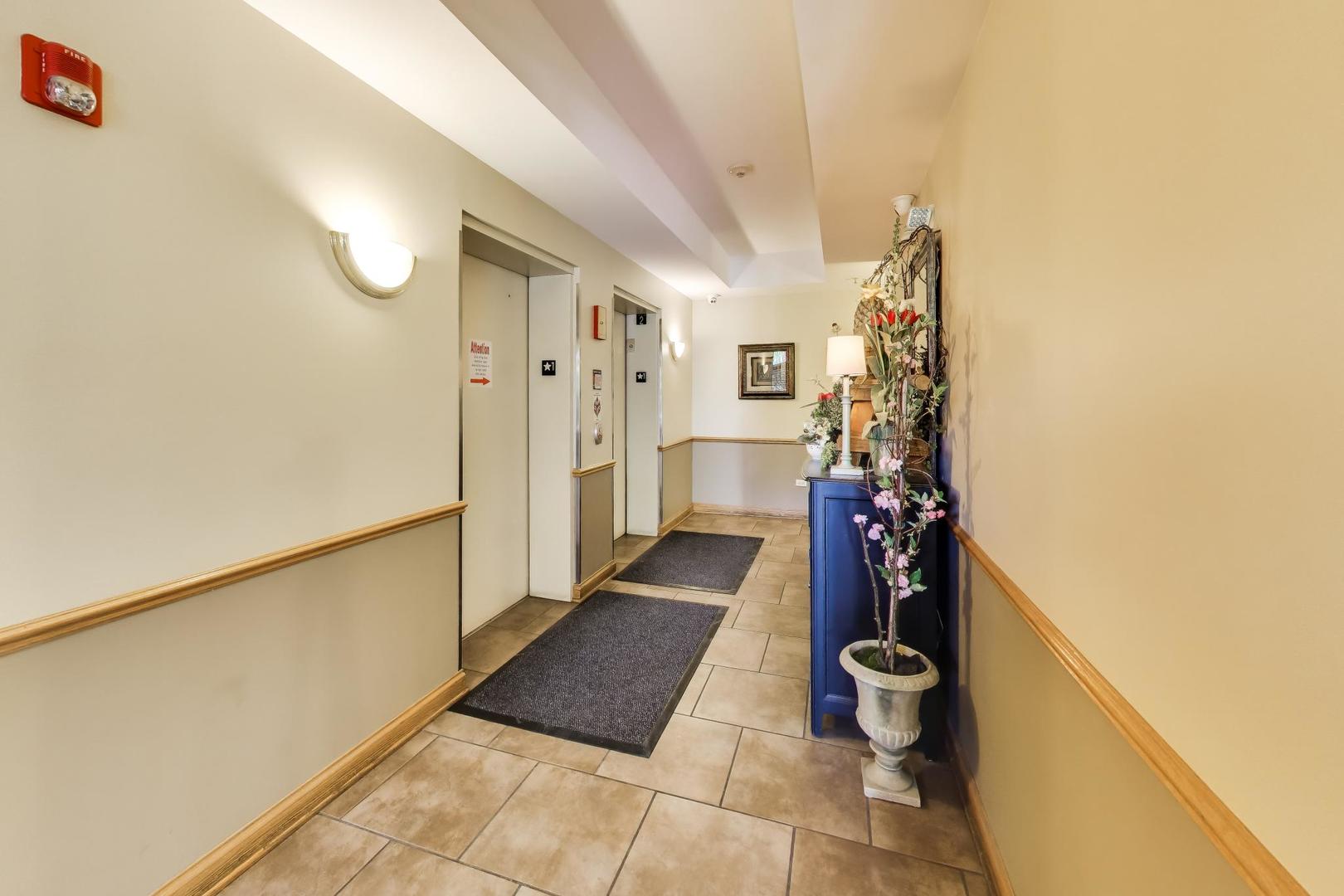 500 E Saint Charles Road 510 Property Photo 6