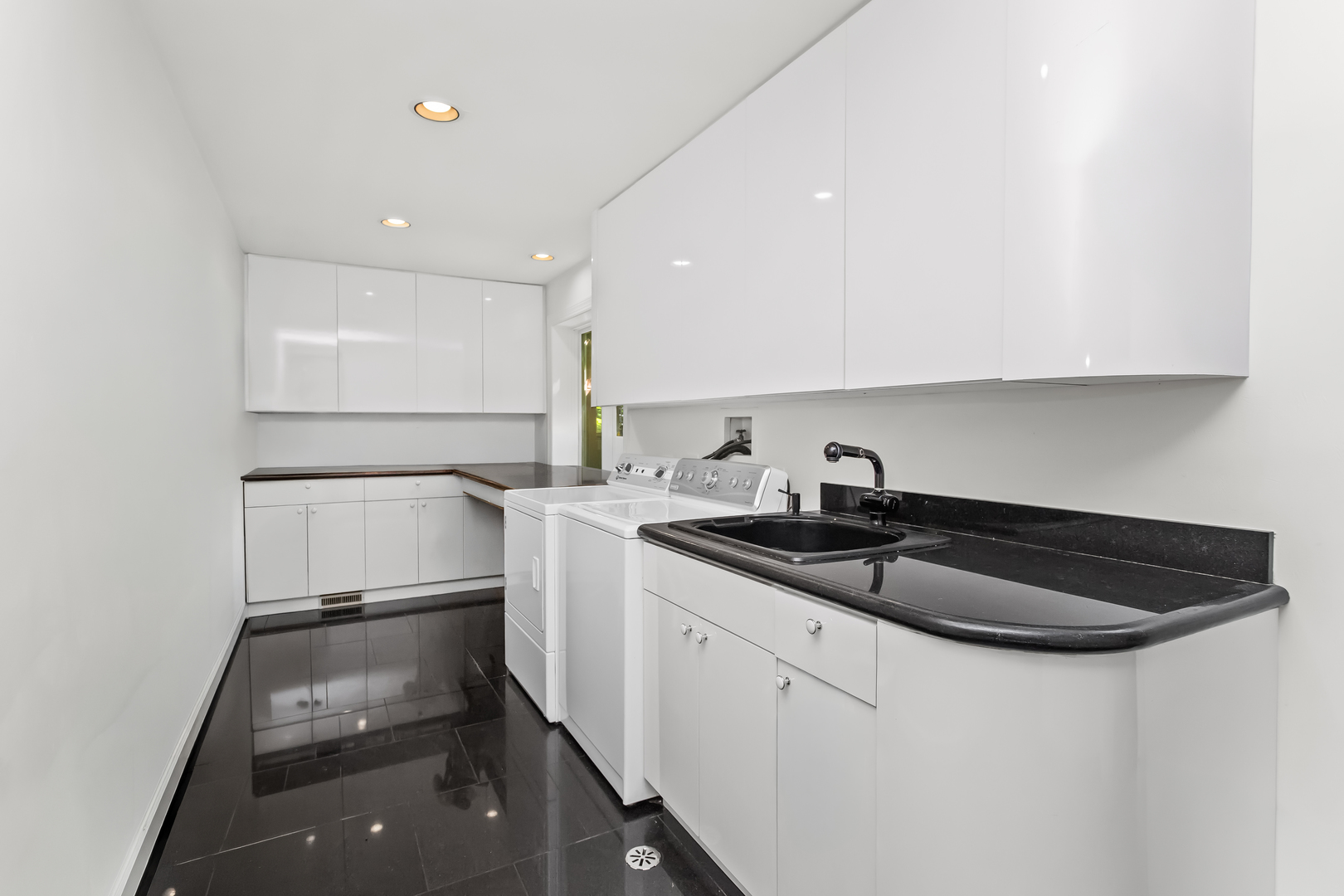 22 Regent Wood Road Property Photo 15