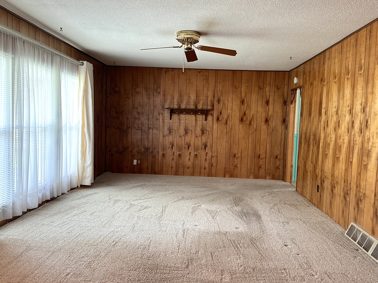 106 S George Street Property Photo 3