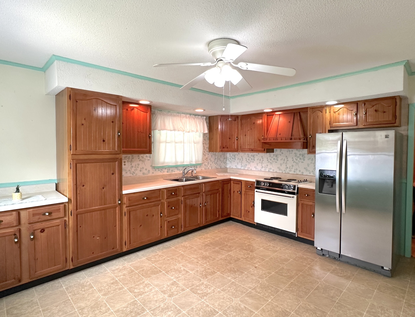 106 S George Street Property Photo 4