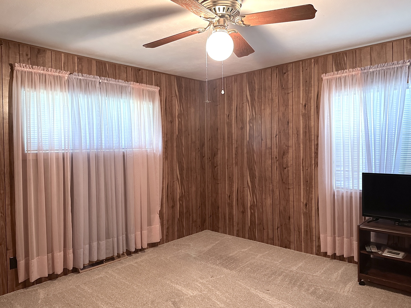 106 S George Street Property Photo 7