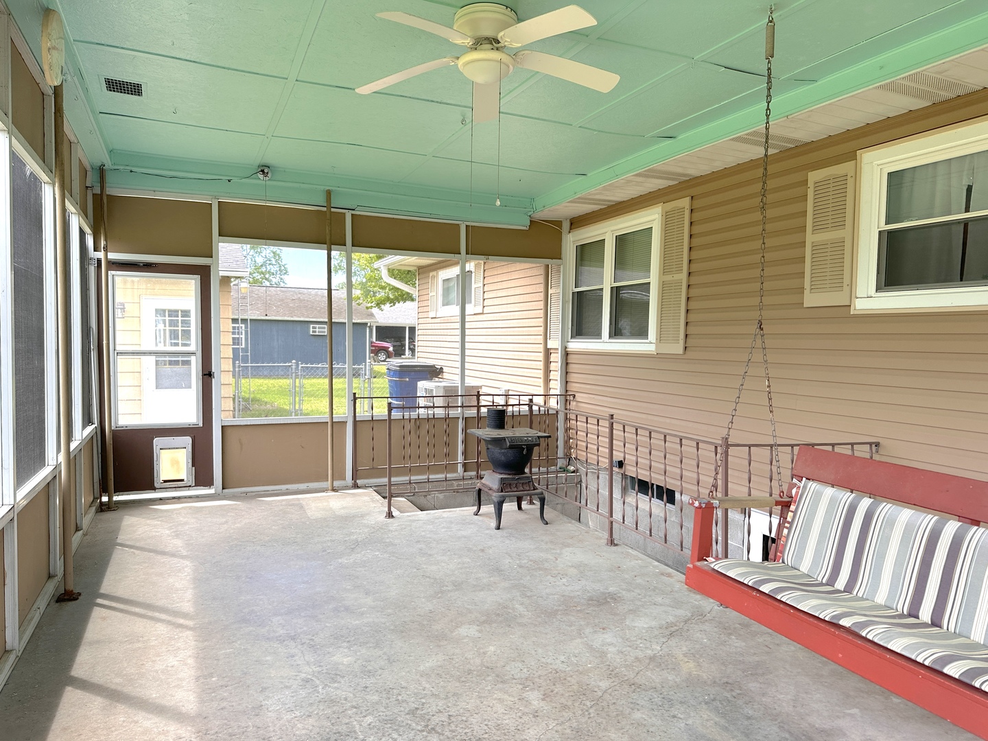 106 S George Street Property Photo 10