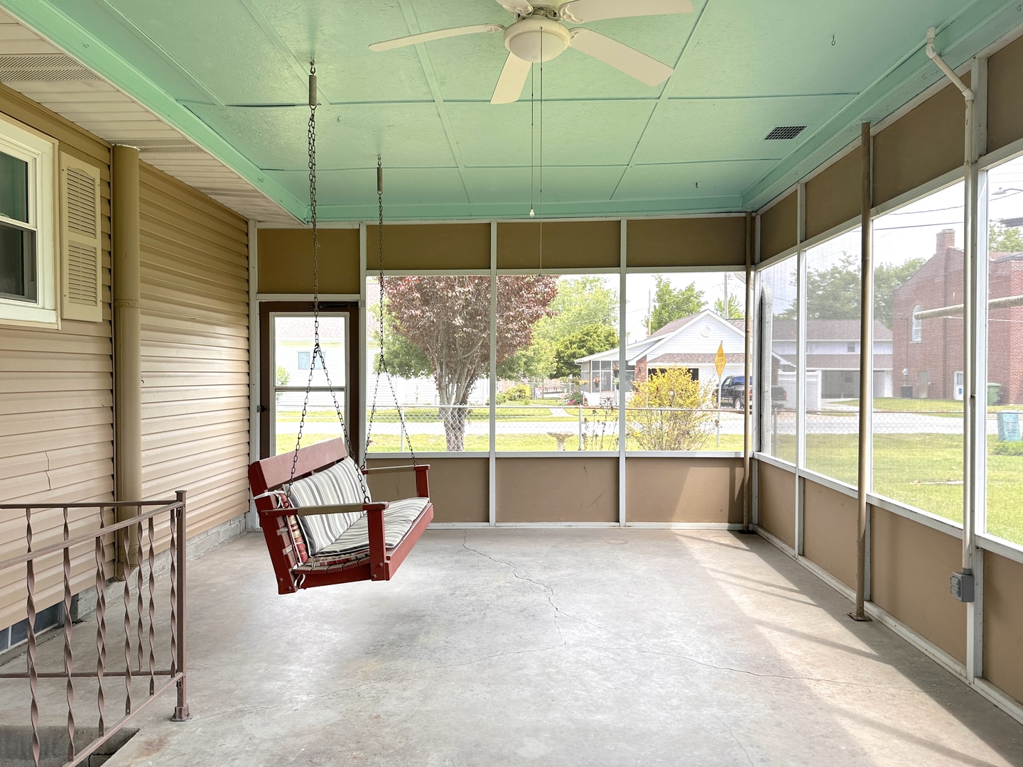 106 S George Street Property Photo 11