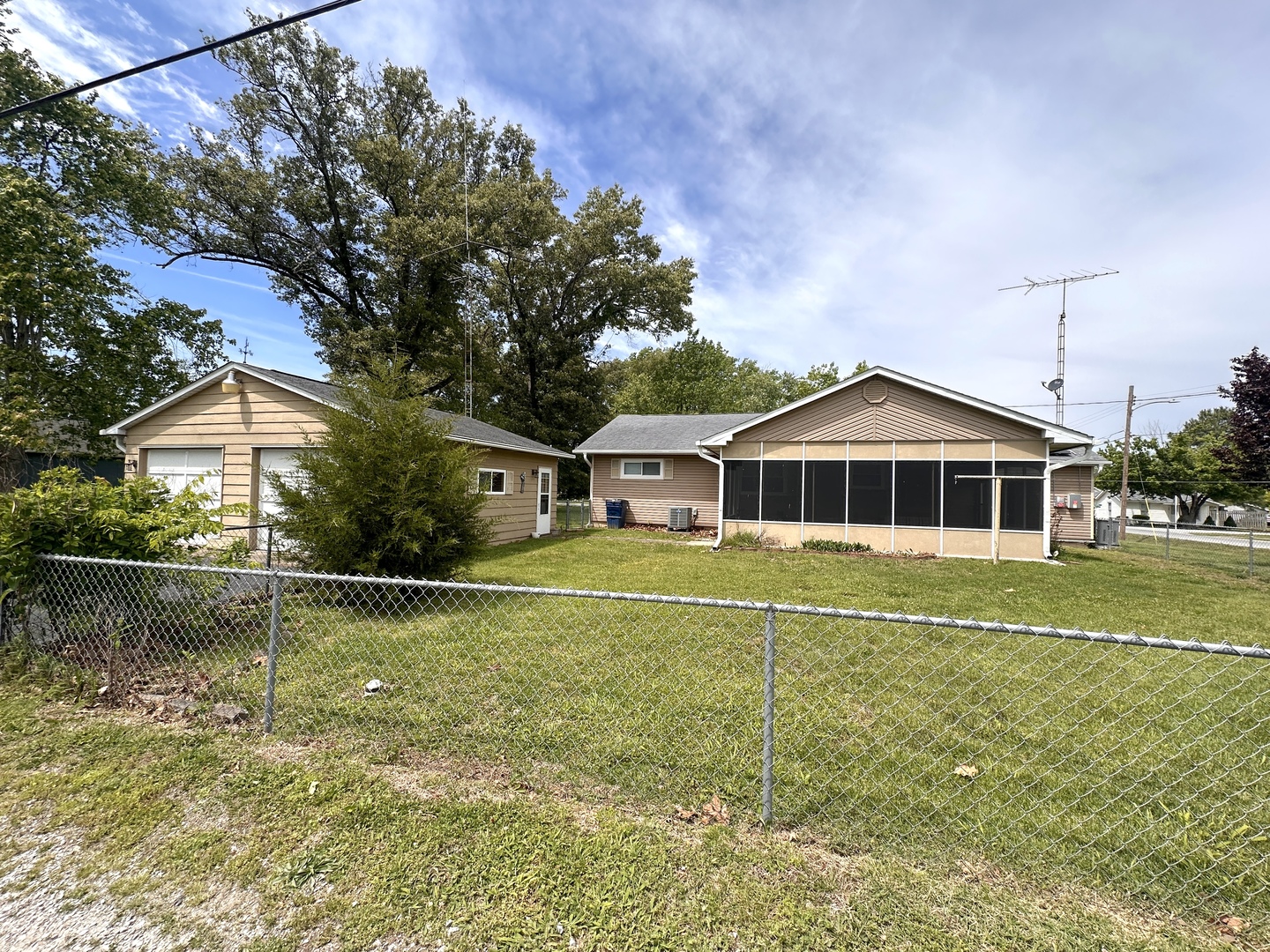 106 S George Street Property Photo 14