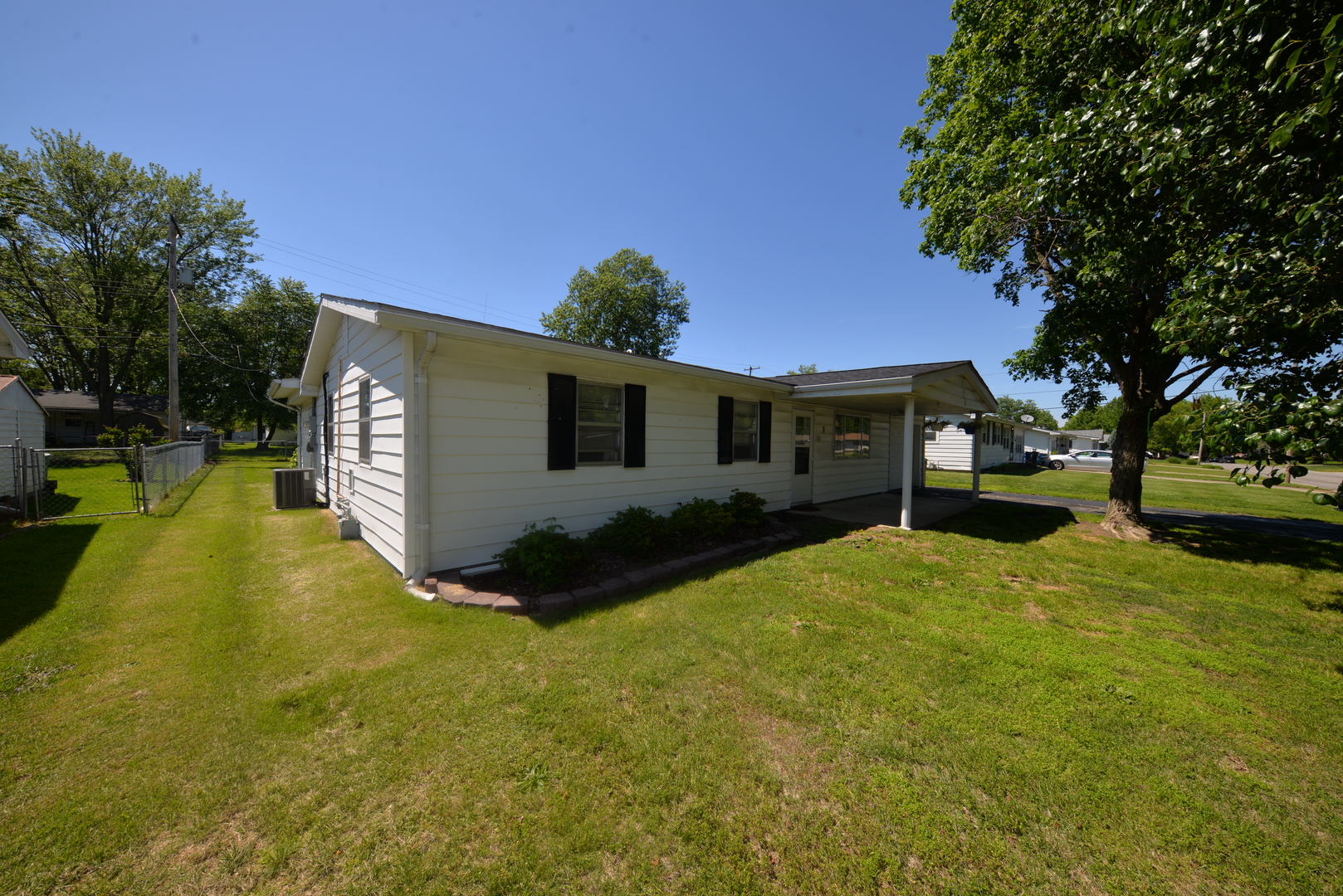 8 E Crownview Property Photo 2