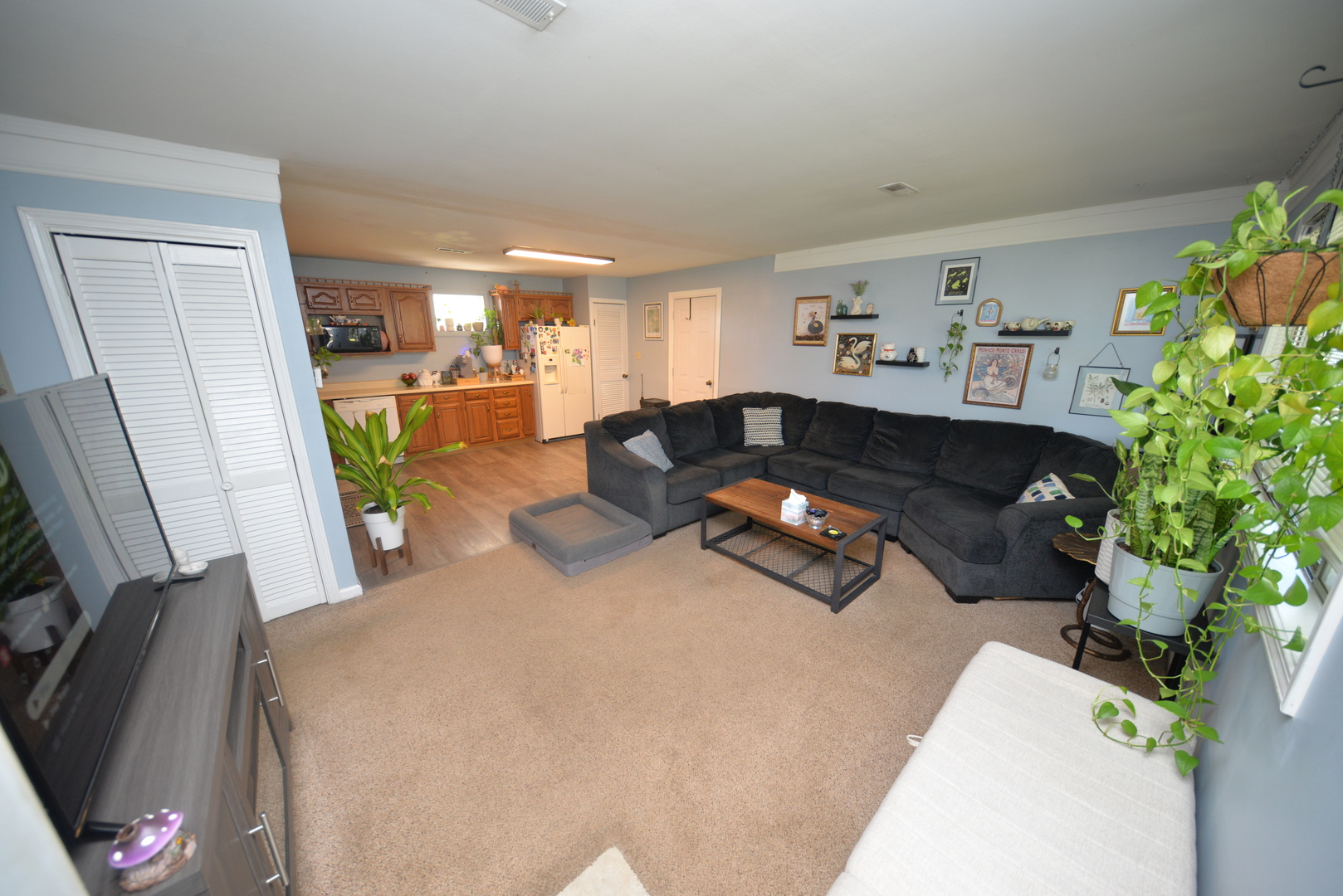 8 E Crownview Property Photo 10