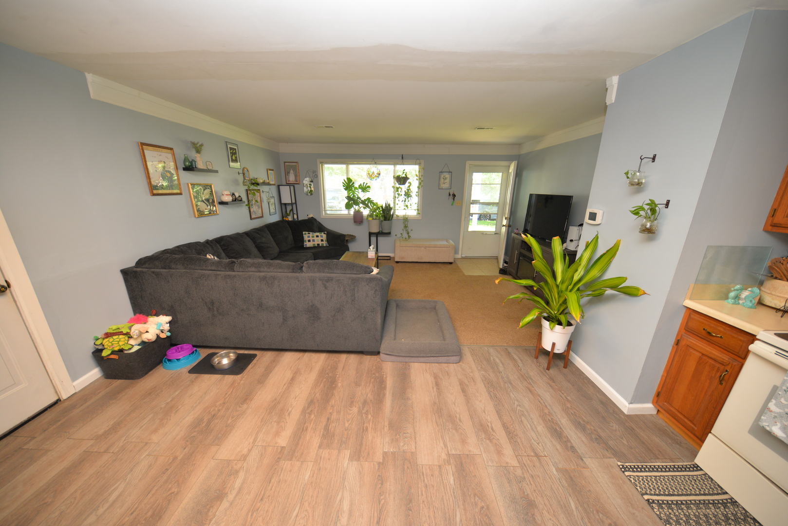 8 E Crownview Property Photo 12