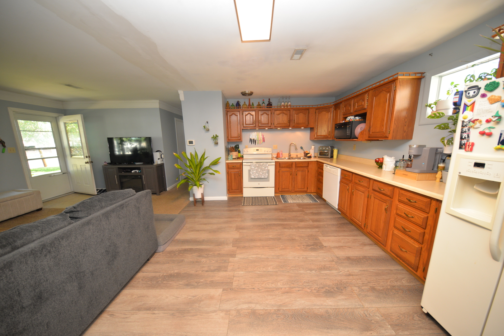 8 E Crownview Property Photo 14