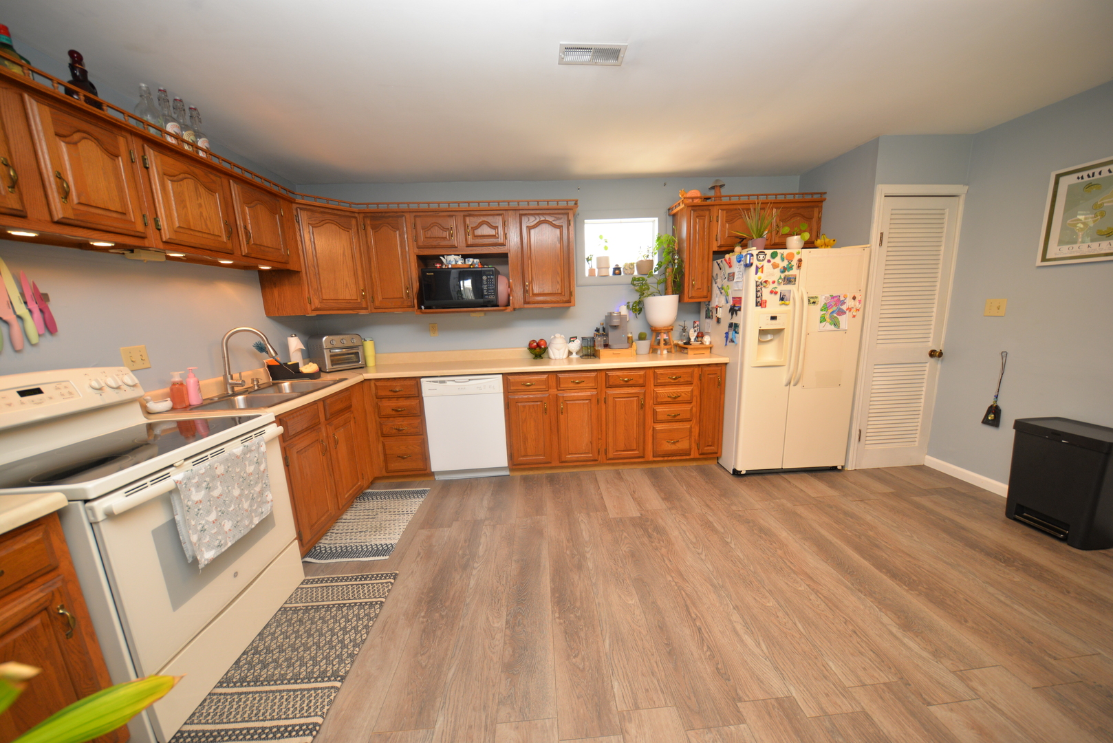8 E Crownview Property Photo 15