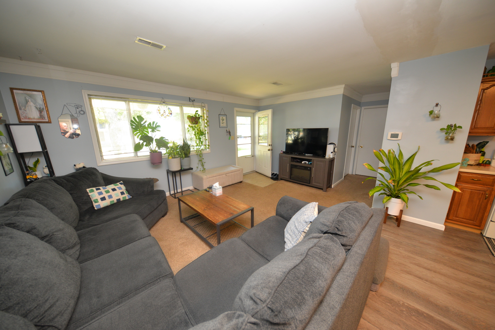 8 E Crownview Property Photo 16