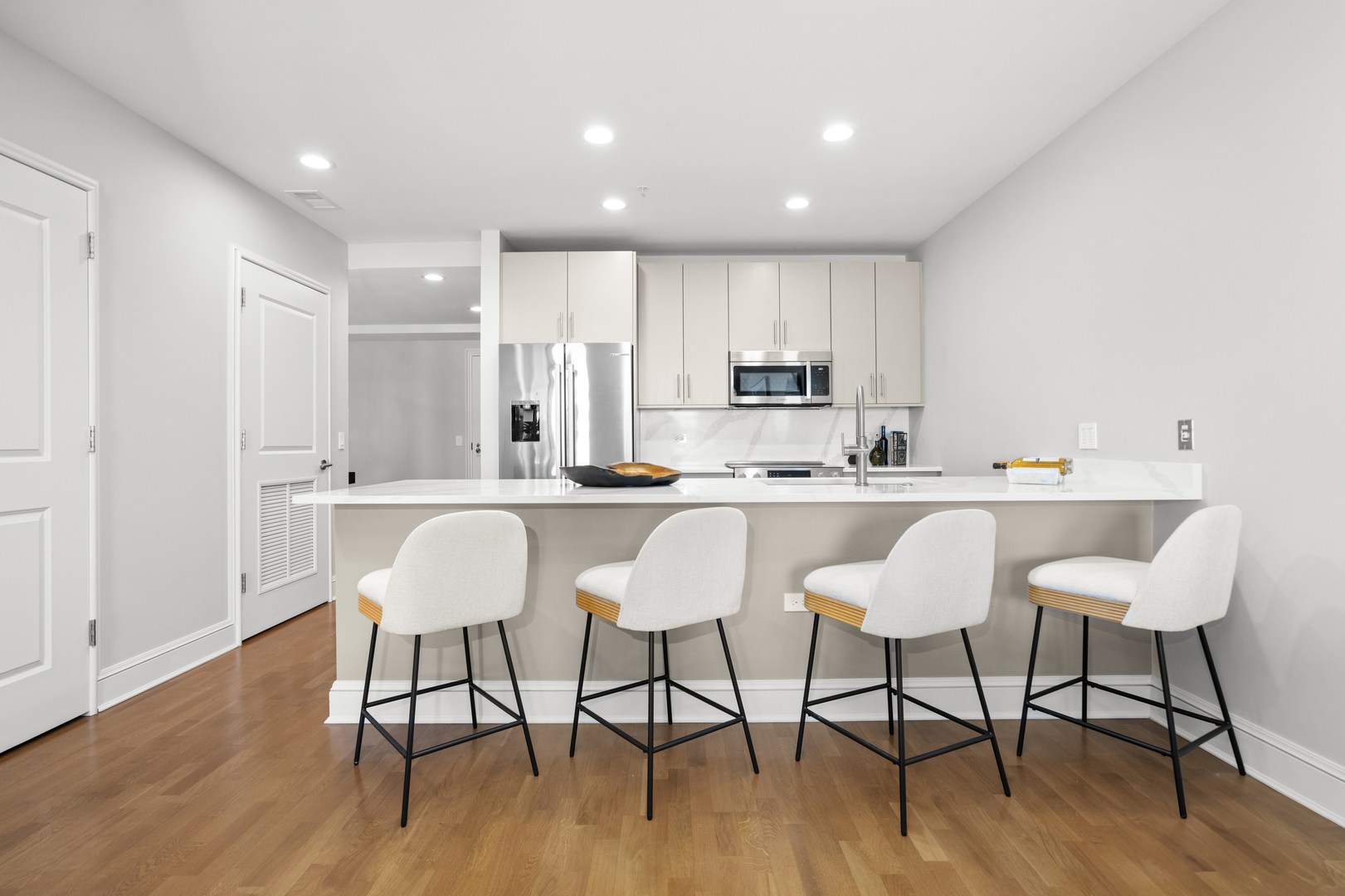 850 N Lake Shore Drive 702 Property Photo 13