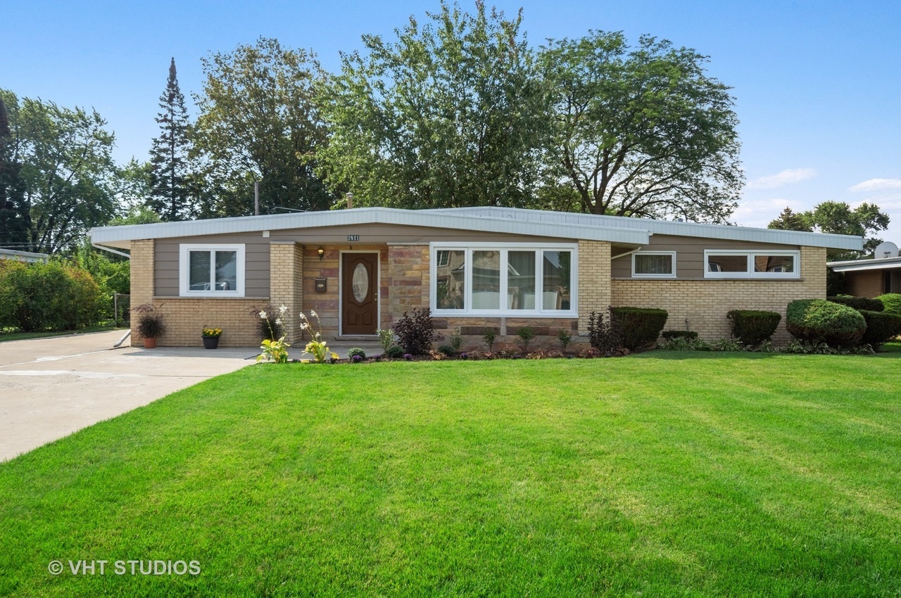 7811 W Winnemac Avenue Property Photo 1