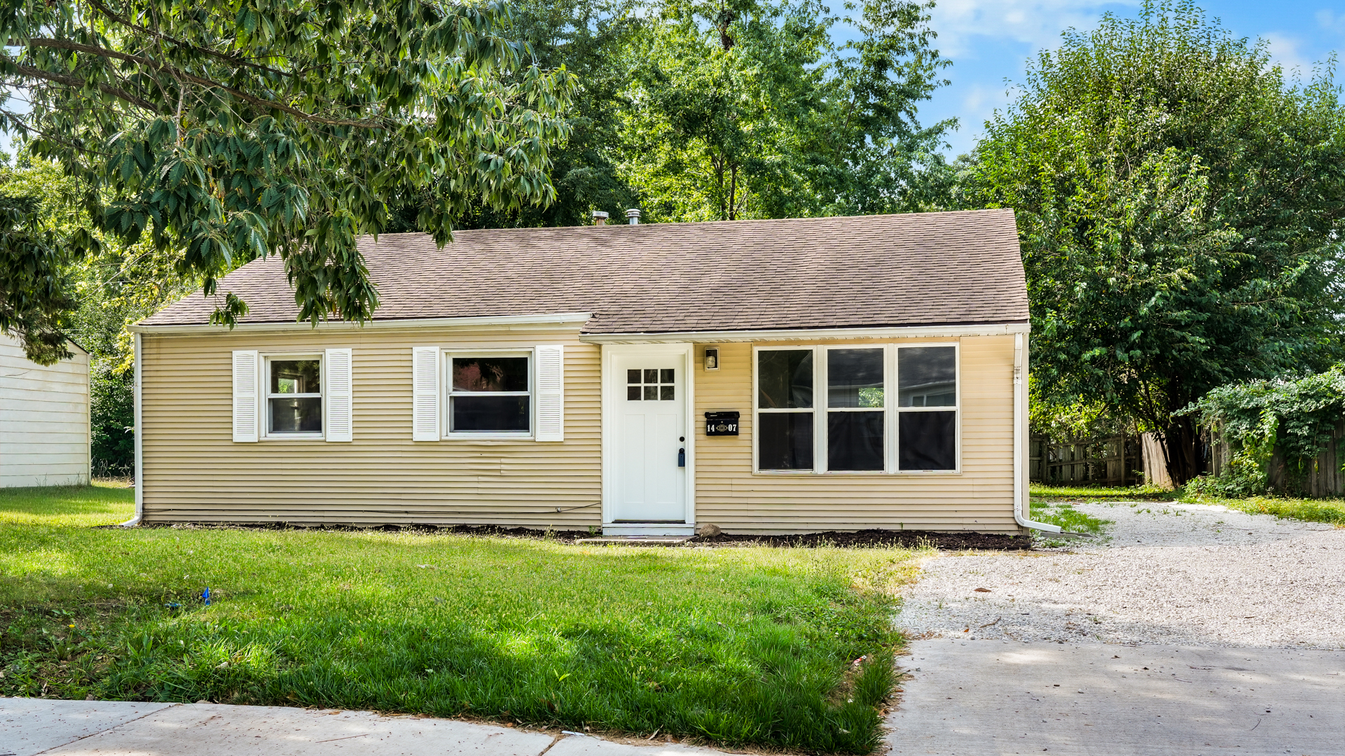 1407 Paula Drive Property Photo 2