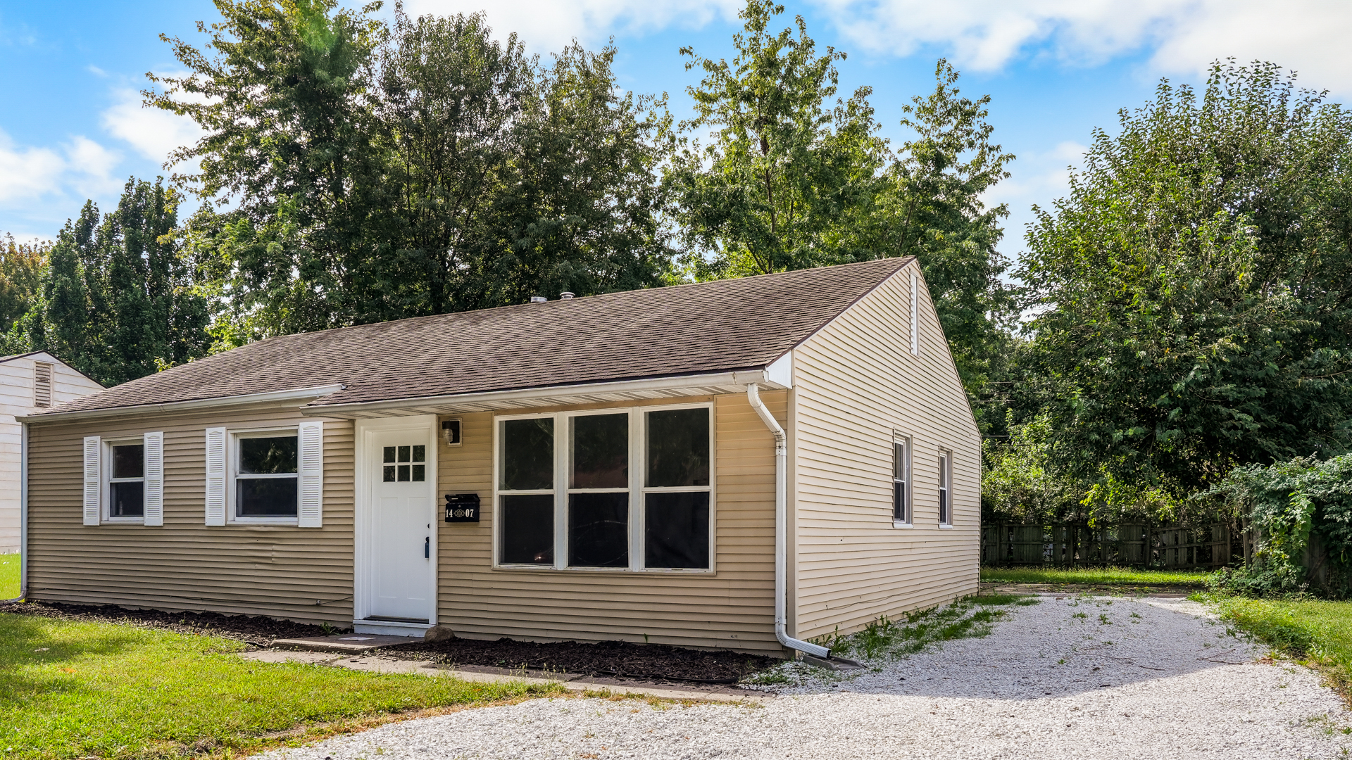 1407 Paula Drive Property Photo 4