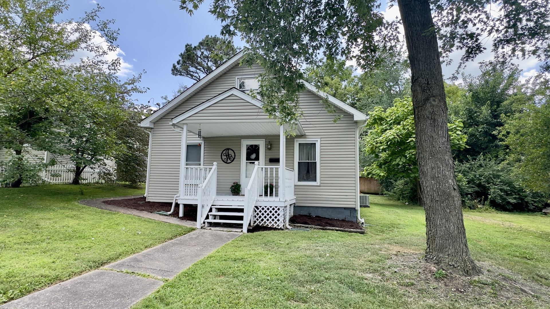 1106 E Clark Street Property Photo 1