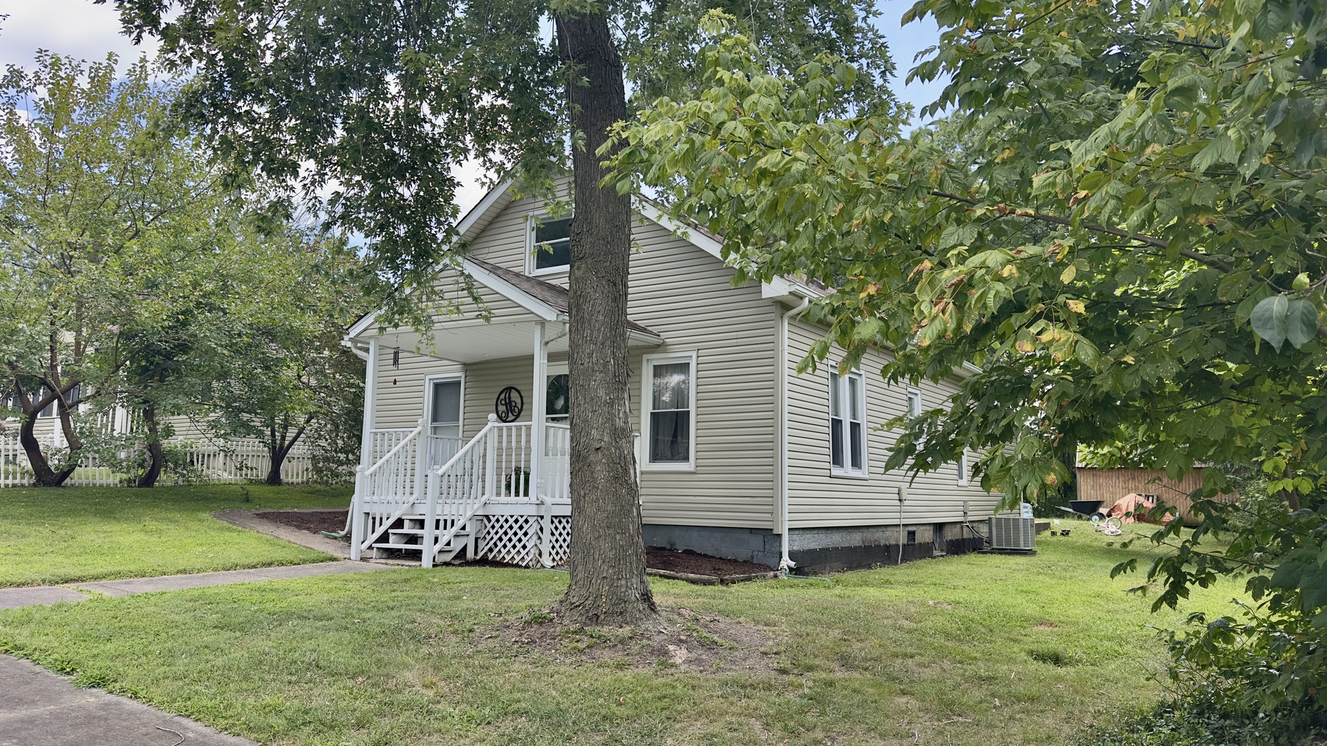 1106 E Clark Street Property Photo 2