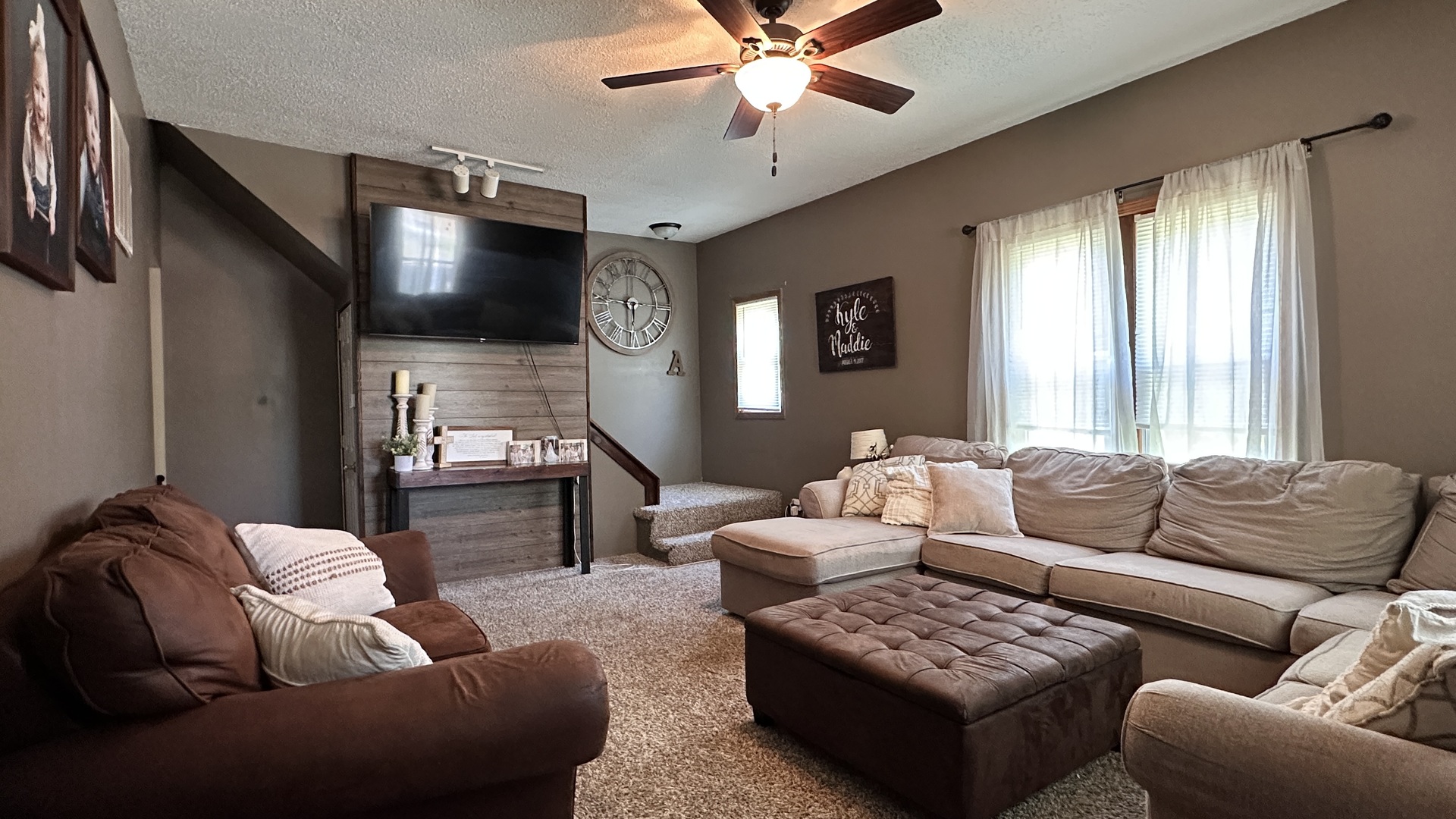 1106 E Clark Street Property Photo 5