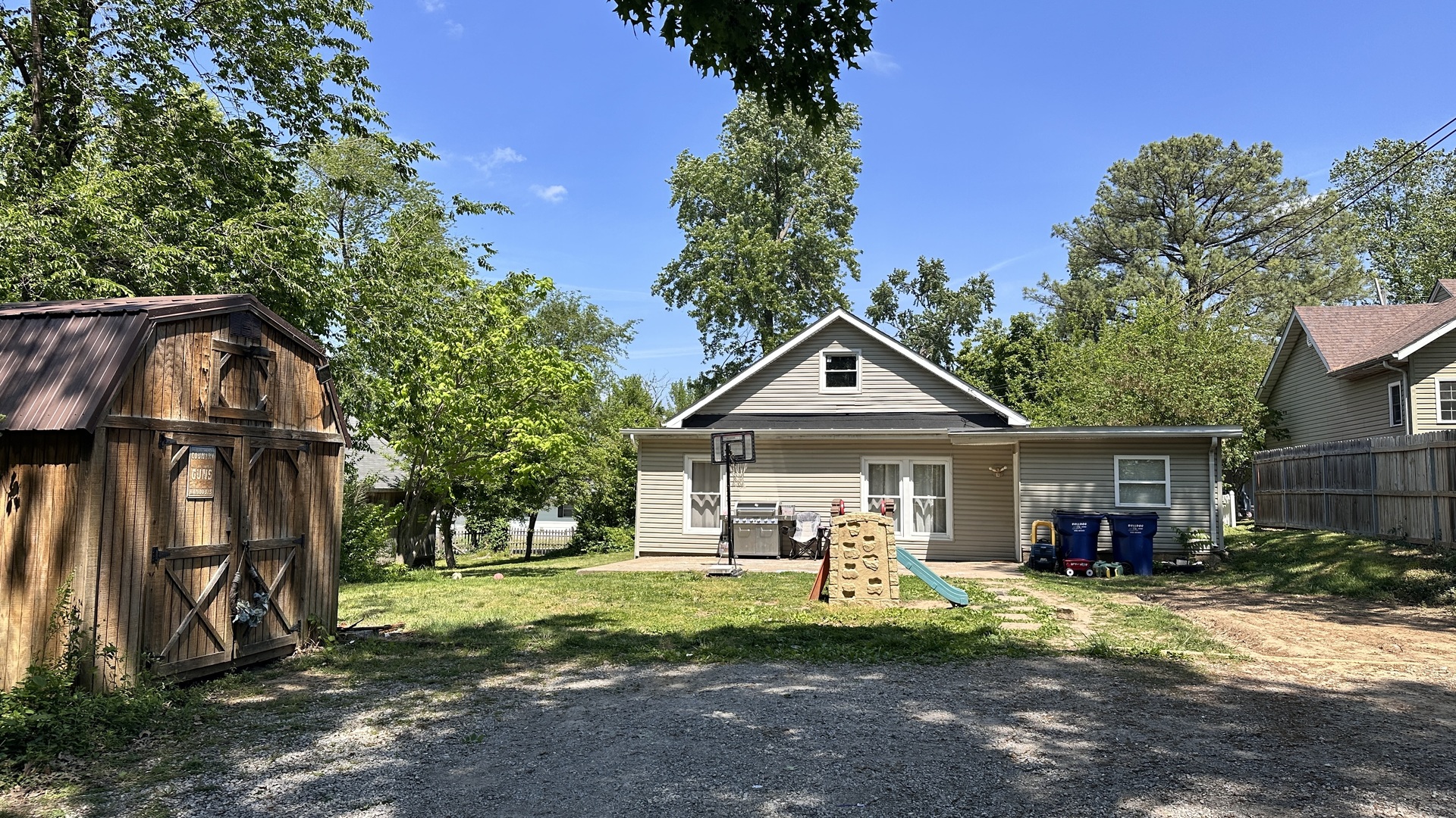 1106 E Clark Street Property Photo 21