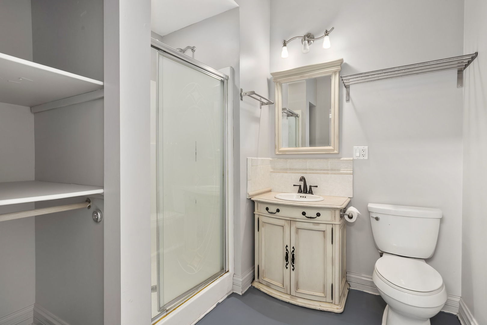 4591 N Elston Avenue Property Photo 8