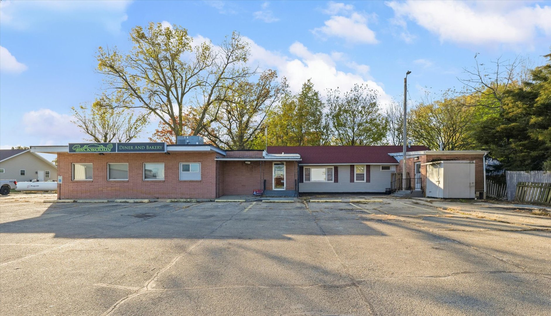 205 N State Route 54 Property Photo 1