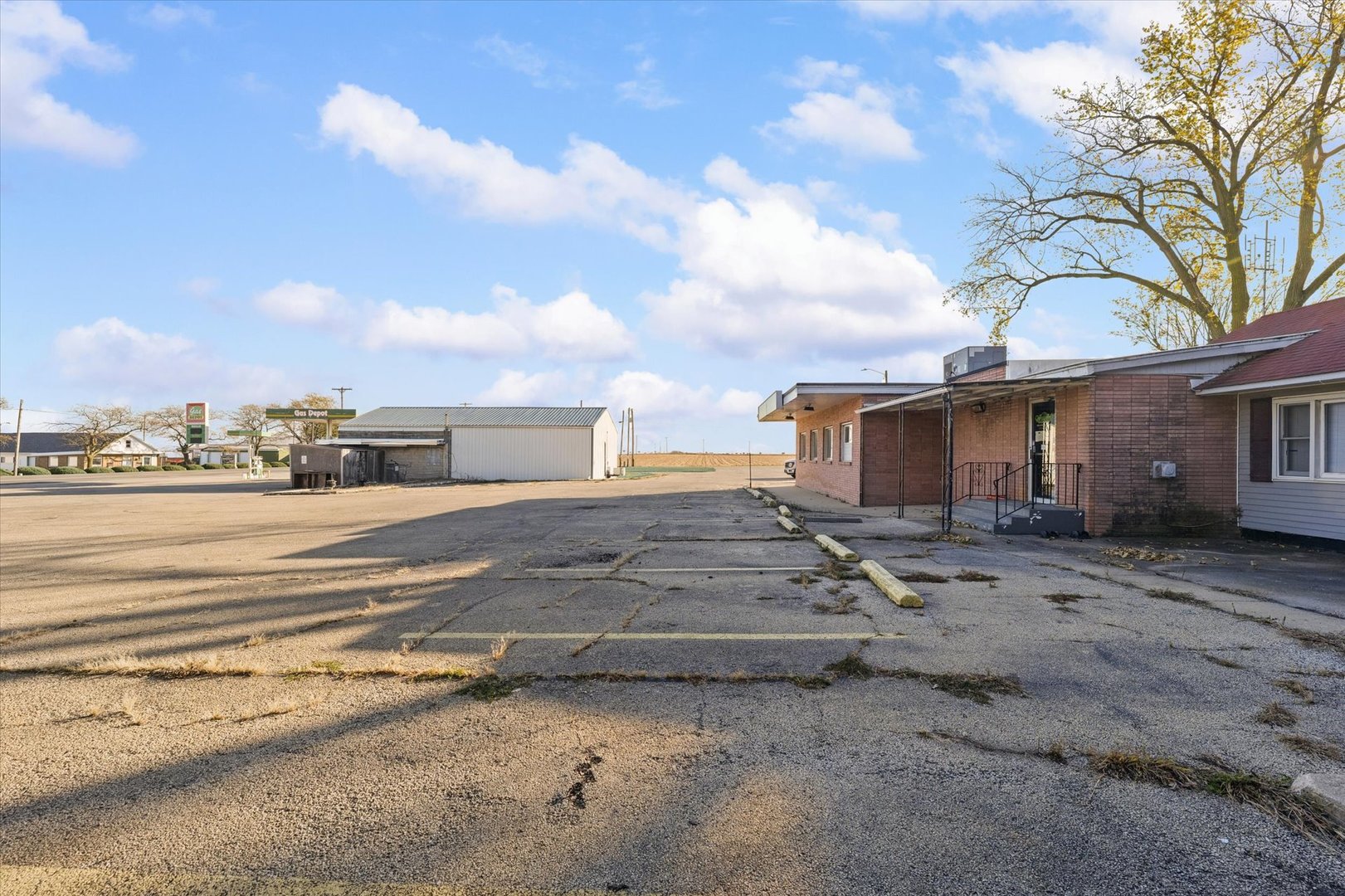 205 N State Route 54 Property Photo 3