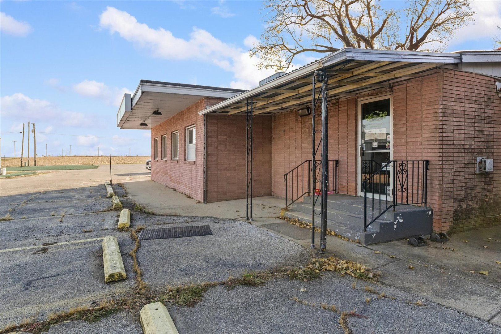 205 N State Route 54 Property Photo 4
