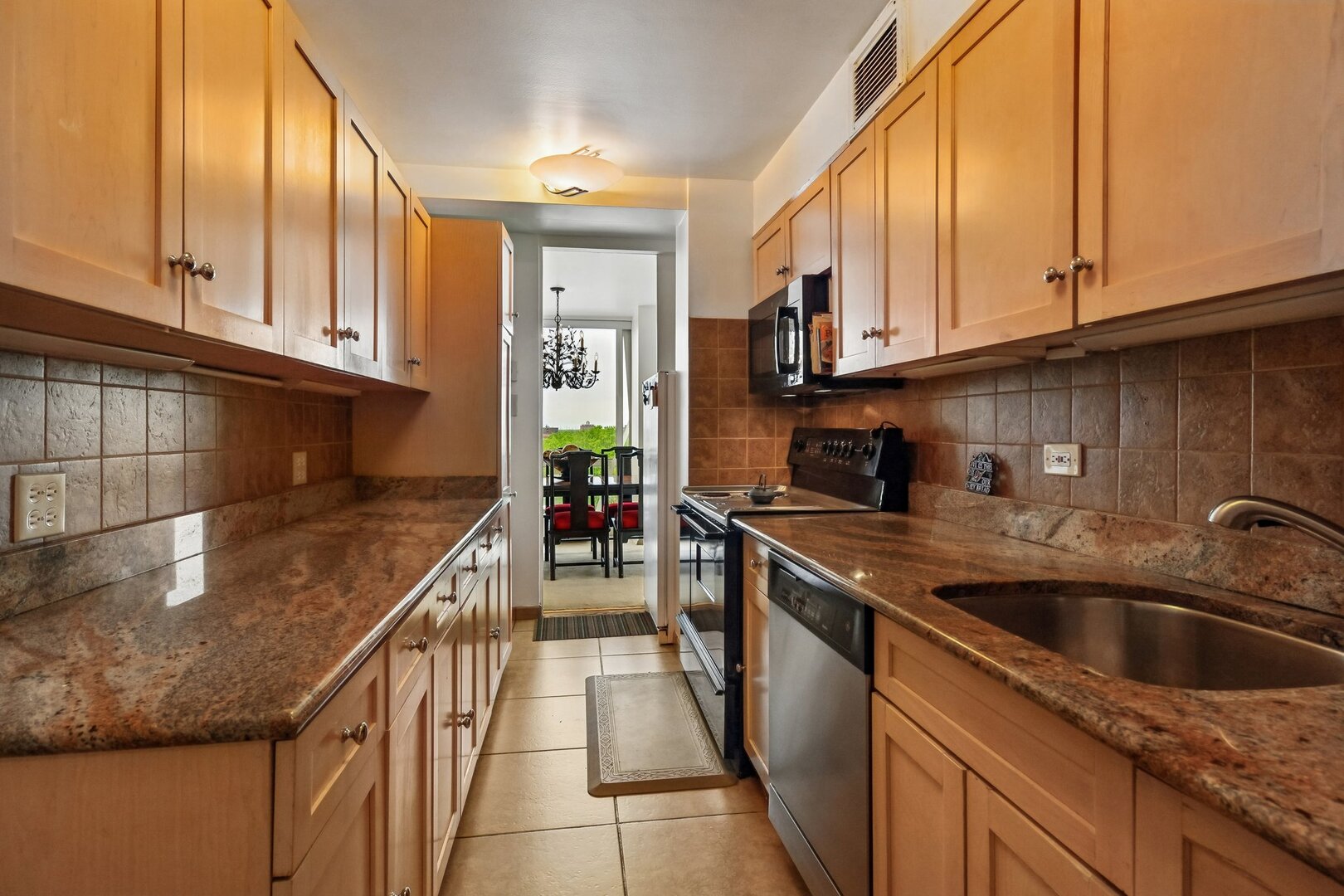 601 E 32nd Street 800 Property Photo 8