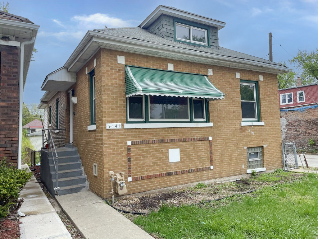 9141 S Colfax Avenue Property Photo 2