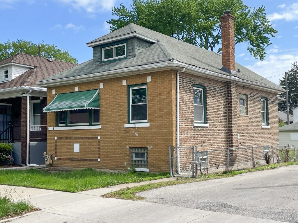 9141 S Colfax Avenue Property Photo 4
