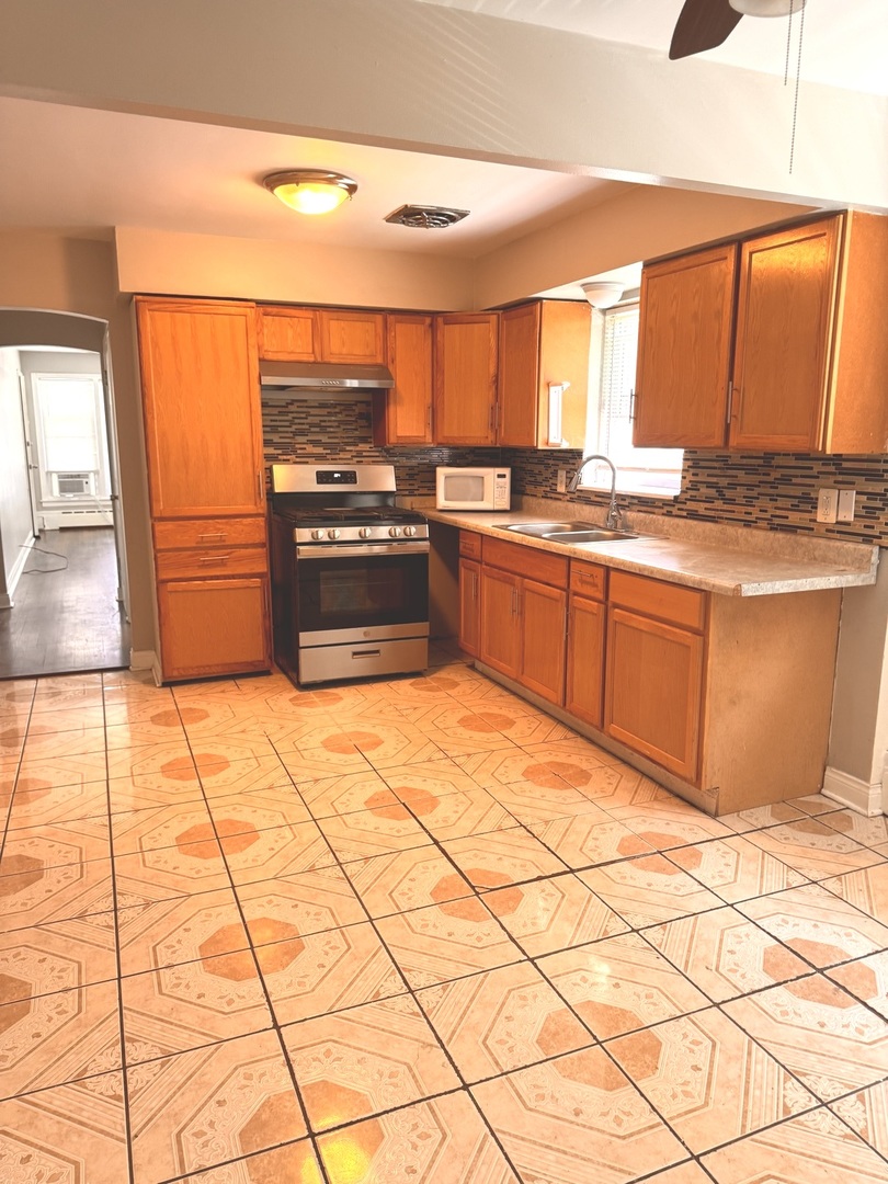 5658 S Kolin Avenue 1 Property Photo 6