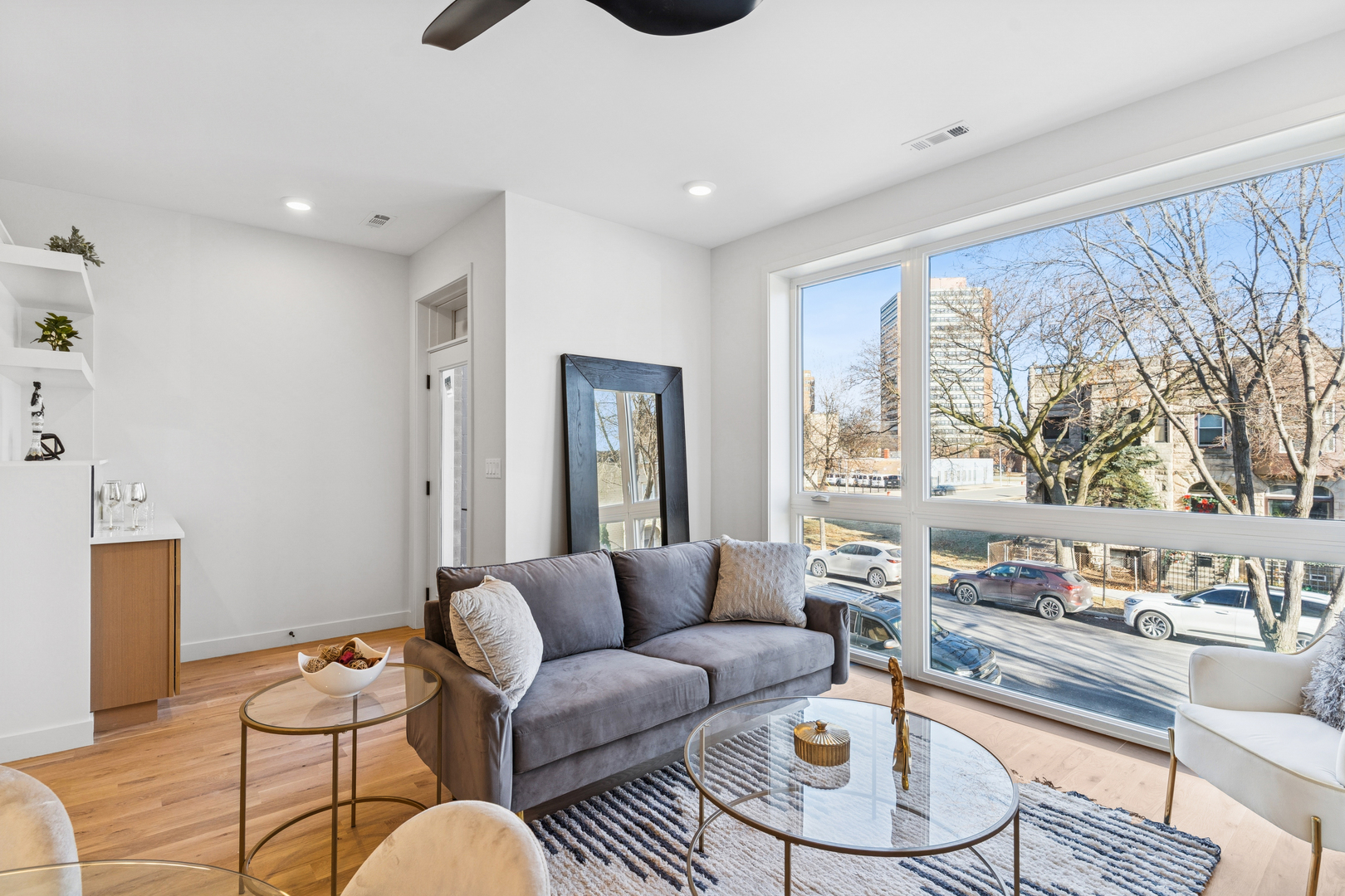 4208 S Calumet Avenue 201 Property Photo 2
