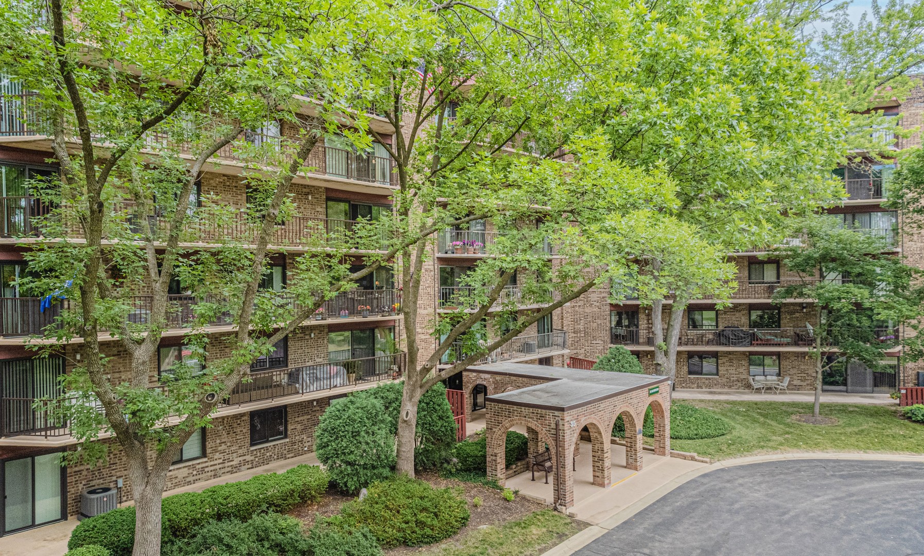 35 S Baybrook Drive 610