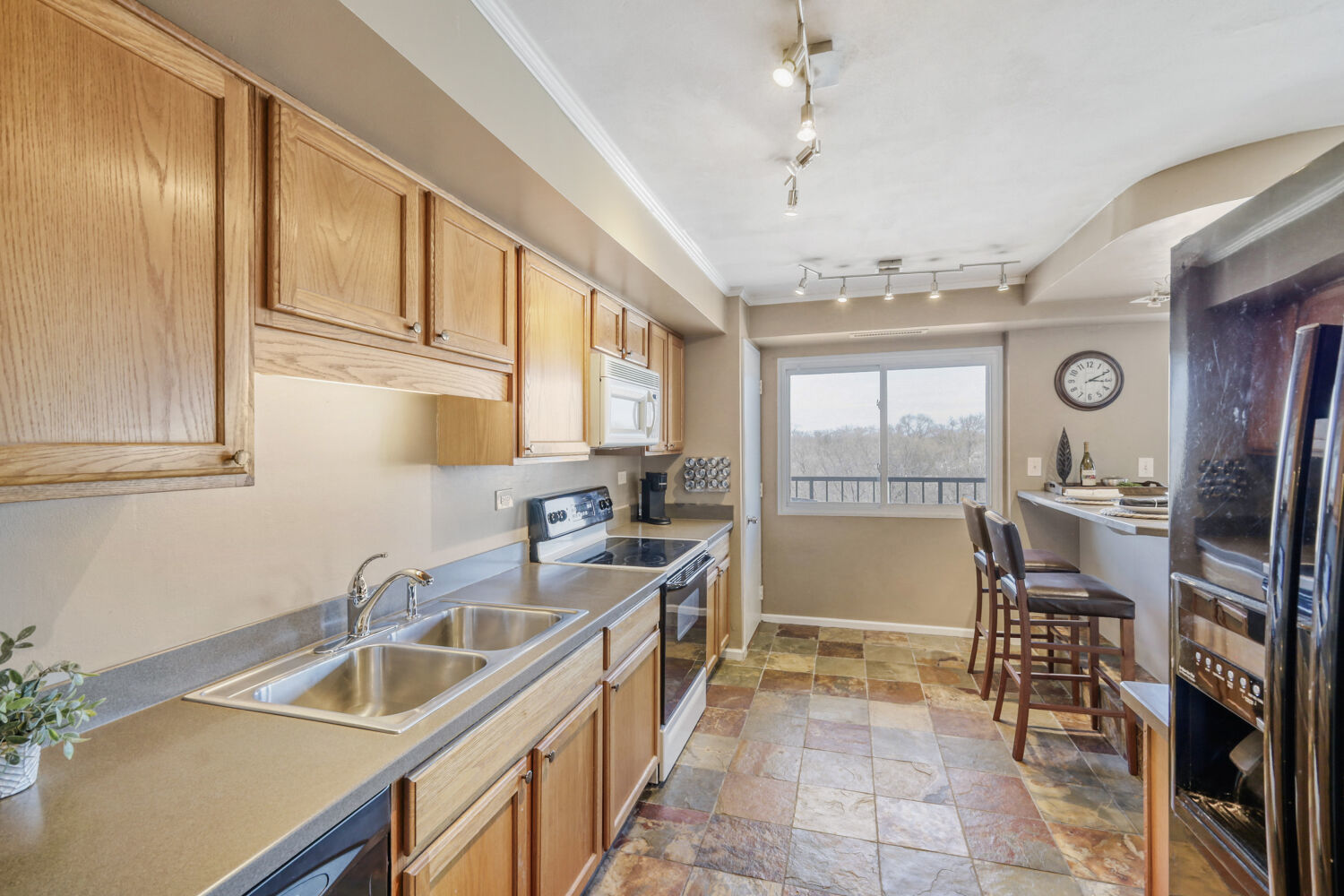 35 S Baybrook Drive 610 Property Photo 12