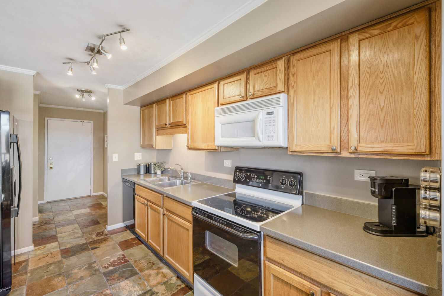 35 S Baybrook Drive 610 Property Photo 13
