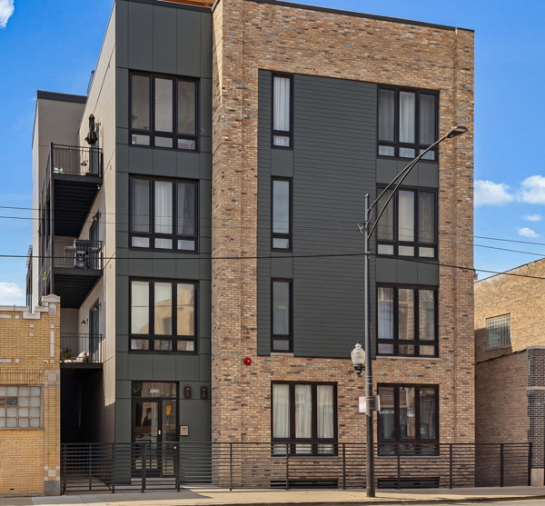2135 W Cermak Road 3s Property Photo 1
